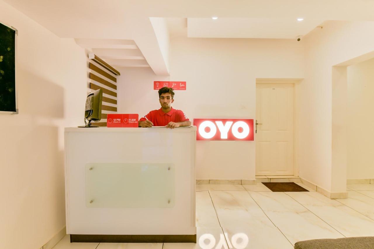 Vaccinated Staff - Oyo 15973 F Square Hotel Kochi Eksteriør billede
