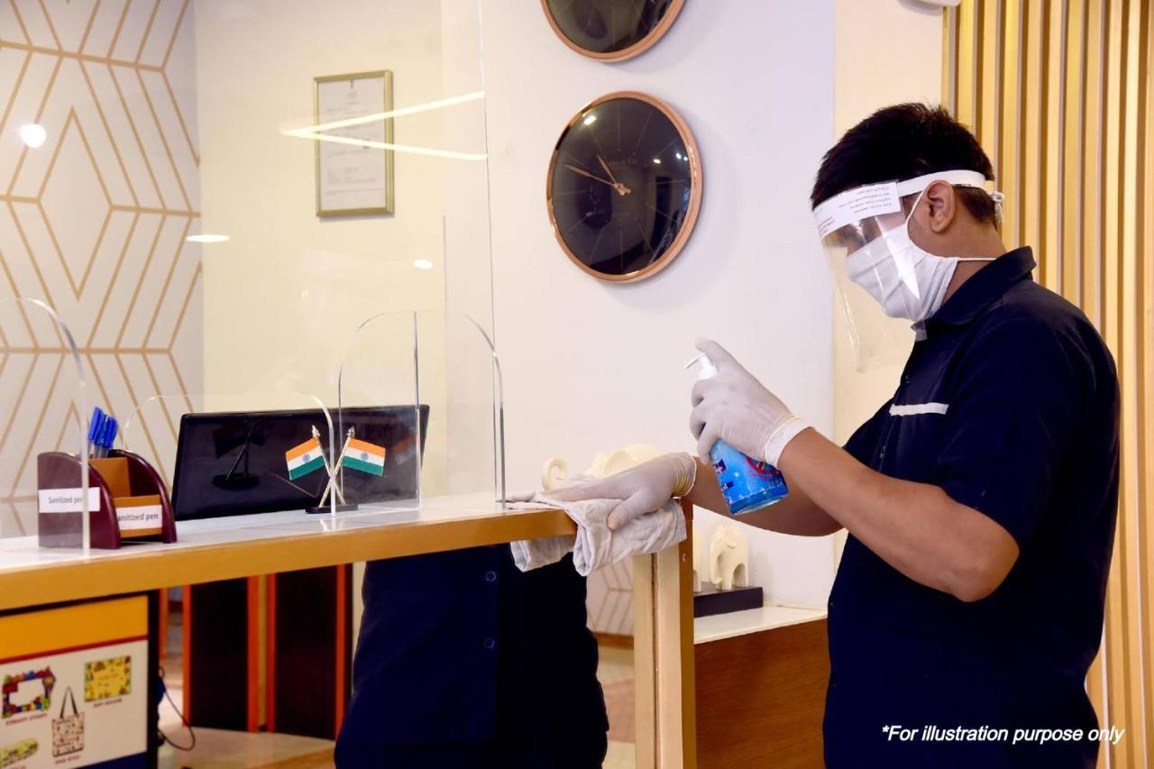 Vaccinated Staff - Oyo 15973 F Square Hotel Kochi Eksteriør billede